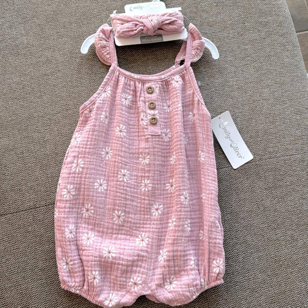 NWT Baby / Toddler Outfit w/ Headband 24M
